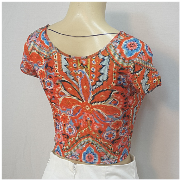 WILD & ALIVE Body Hugging Crop Top, size Small - Picture 3 of 8